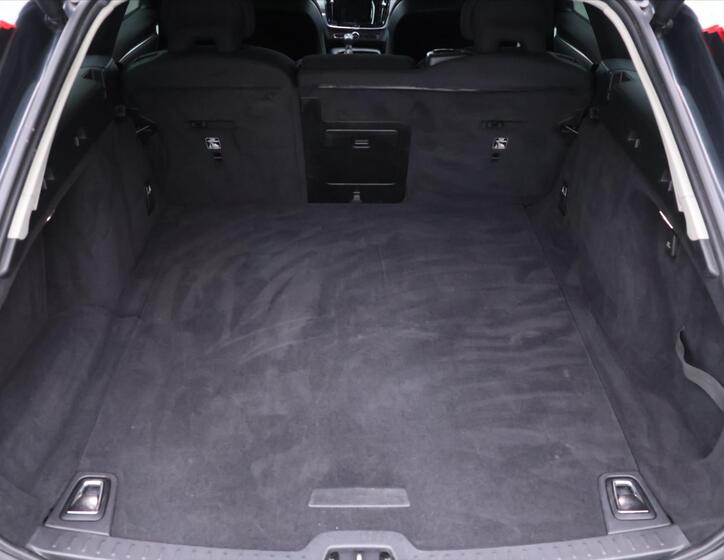 Volvo V90 10