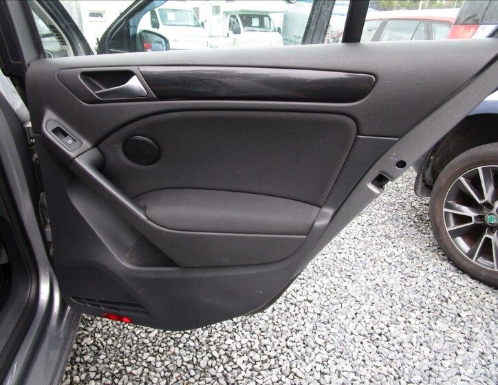 Volkswagen Golf 23