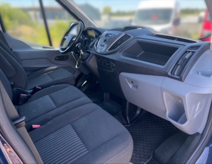 Ford Transit 9