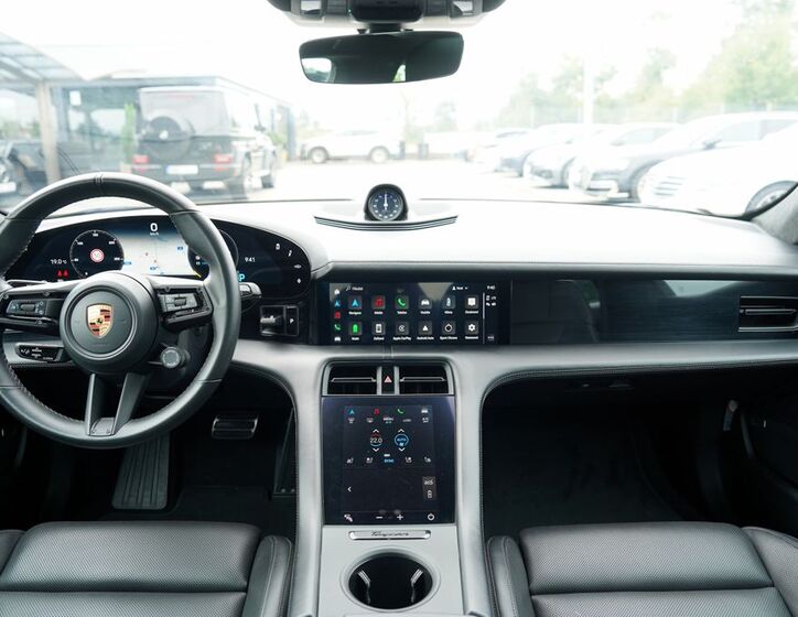 Porsche Taycan 27