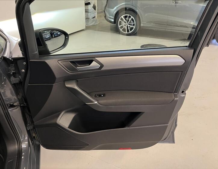 Volkswagen Touran 27