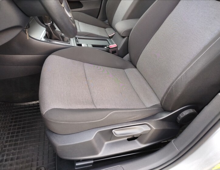 Volkswagen Golf 12