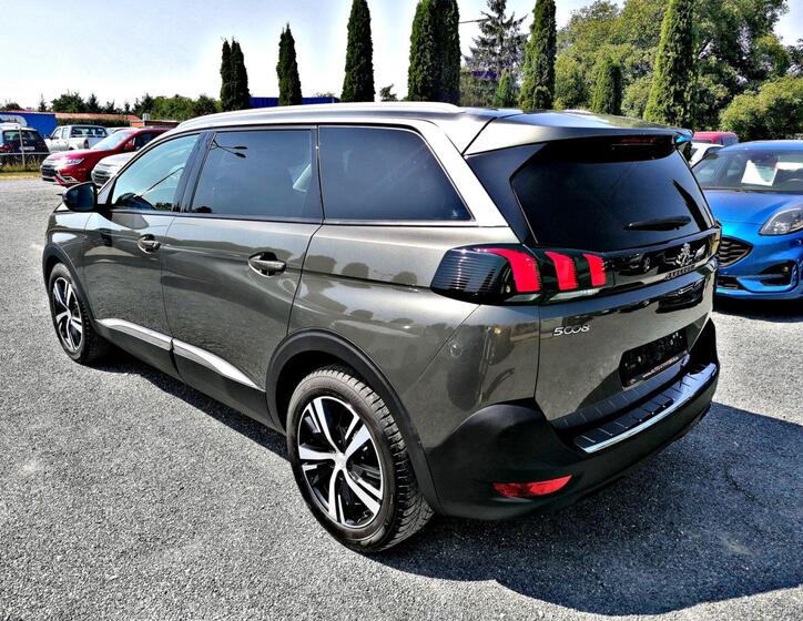 Peugeot 5008 6