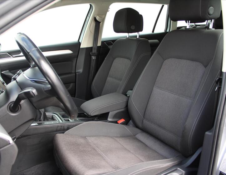 Volkswagen Passat 10