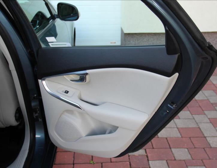 Volvo V40 21
