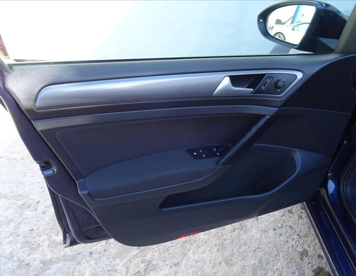 Volkswagen Golf 16
