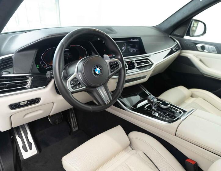 BMW X7 11