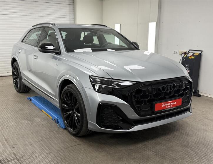 Audi Q8 1