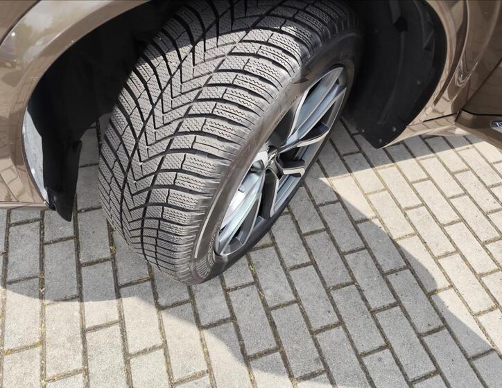 Volvo XC90 40