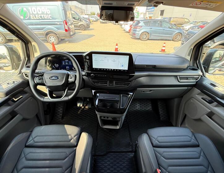 Ford Tourneo Custom 25