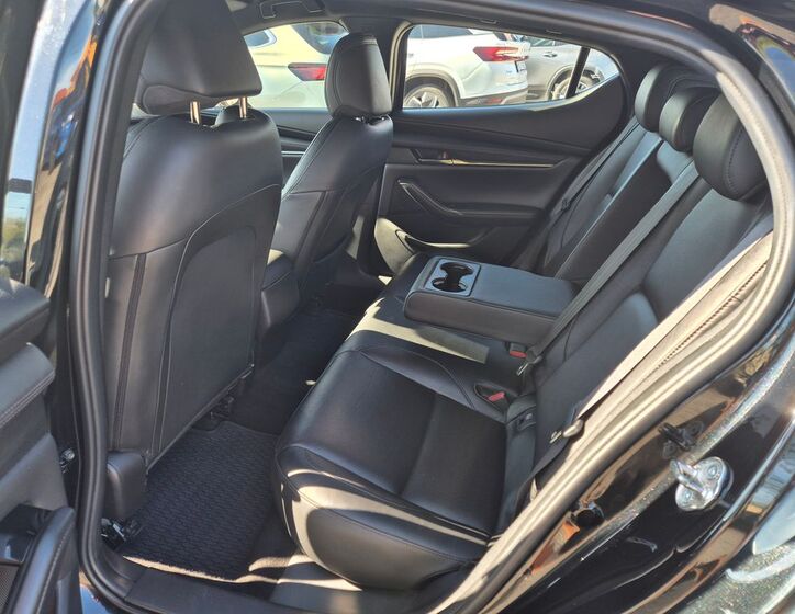 Mazda 3 11