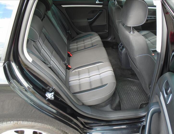 Volkswagen Golf 11