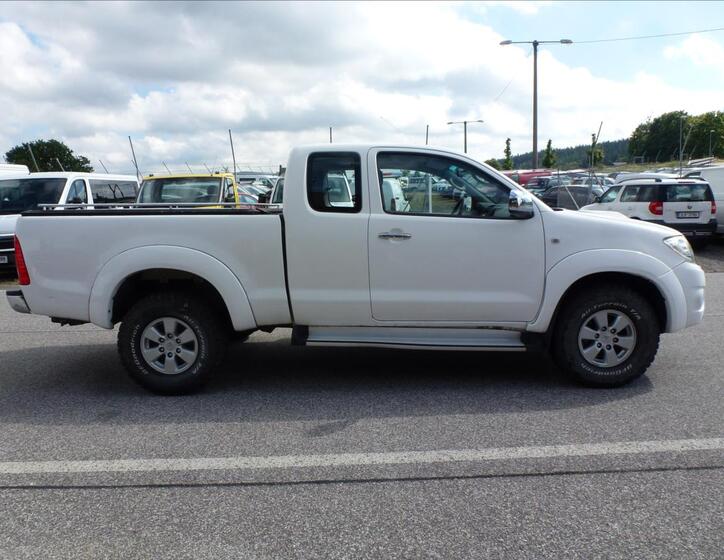 Toyota Hilux 8