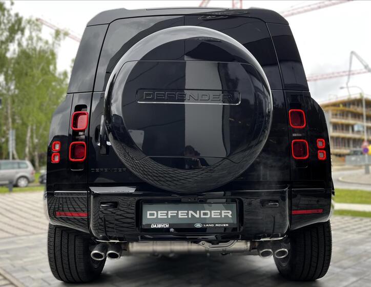 Land Rover Defender 5