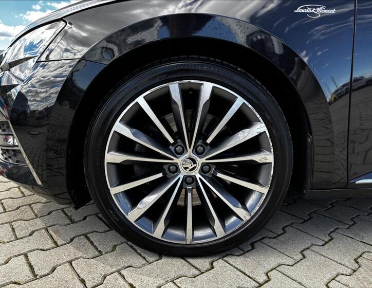 Škoda Superb 9