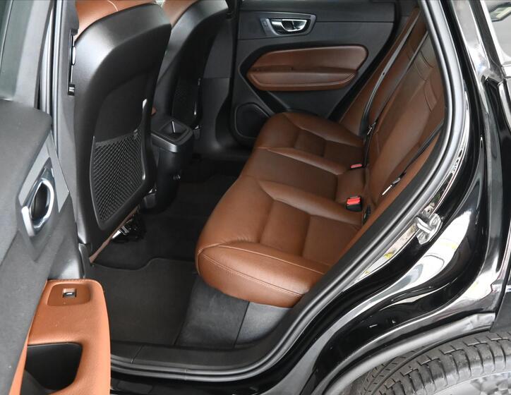 Volvo XC60 10
