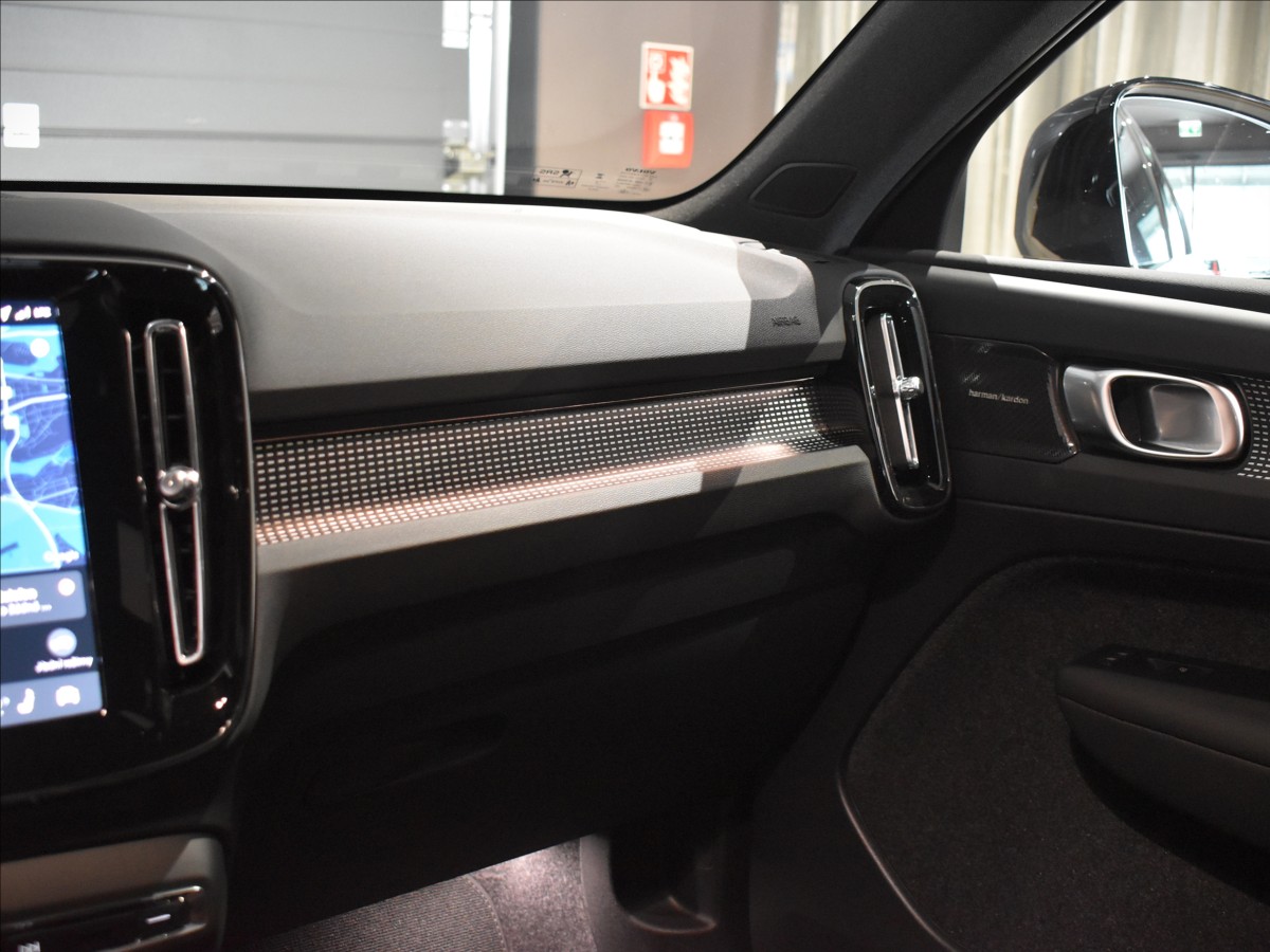 Volvo EX40