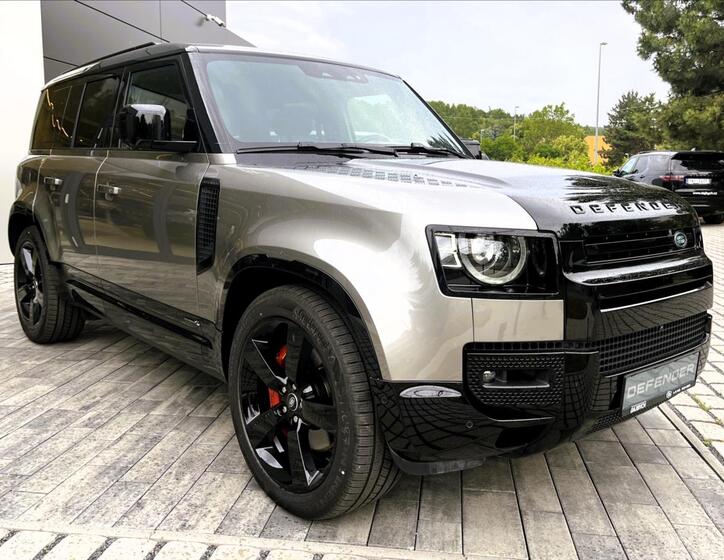 Land Rover Defender 11