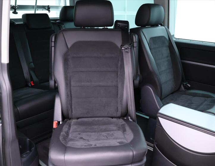 Volkswagen Multivan 18