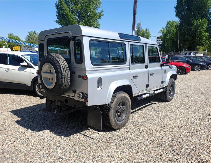 Land Rover Defender 6
