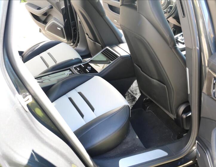 Porsche Panamera 54