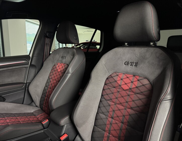 Volkswagen Golf 24