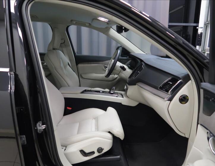 Volvo XC90 11