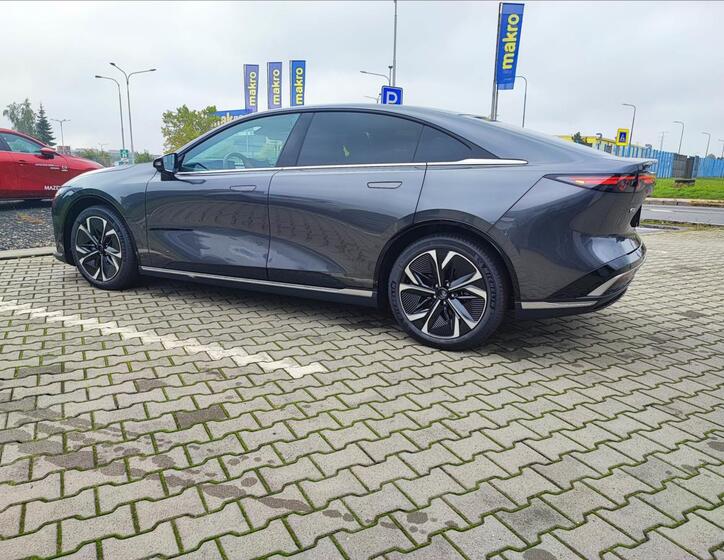Mazda 6e 4
