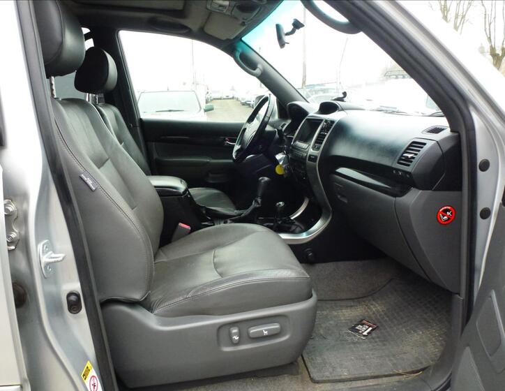 Toyota Land Cruiser 28