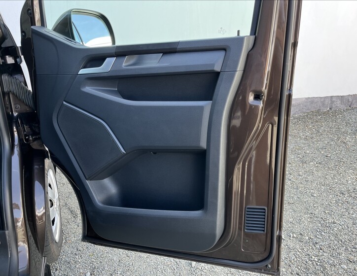 Volkswagen Caravelle 47