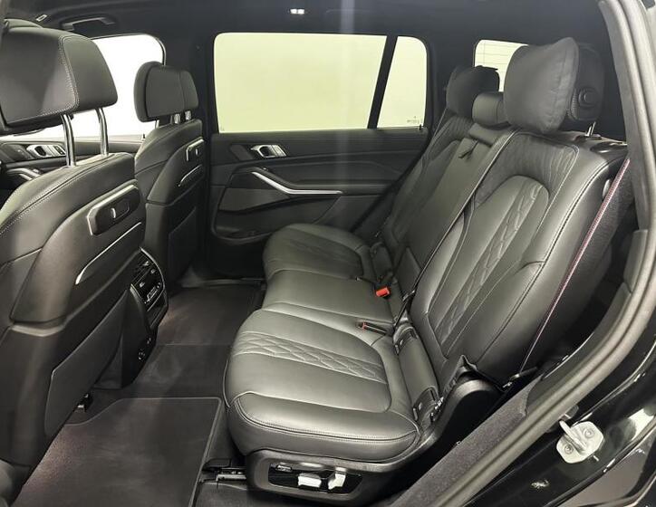 BMW X7 10