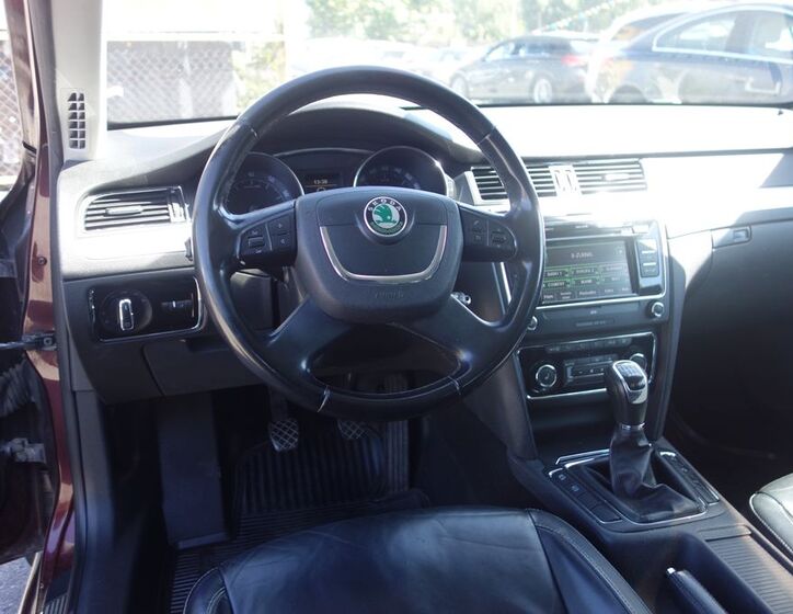 Škoda Superb 30