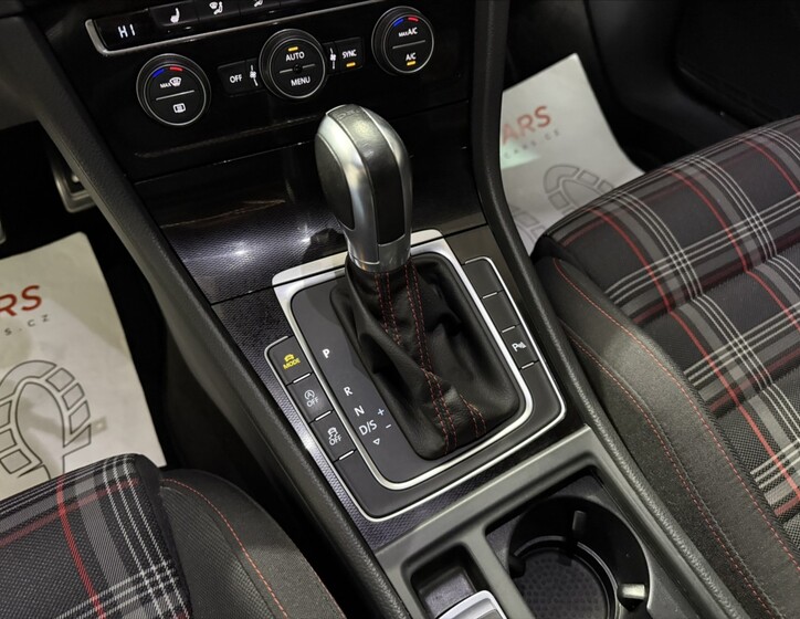 Volkswagen Golf 15