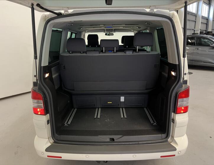 Volkswagen Multivan 26