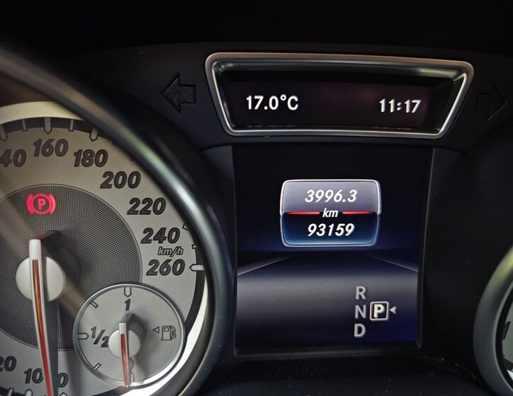 Mercedes-Benz GLA 11