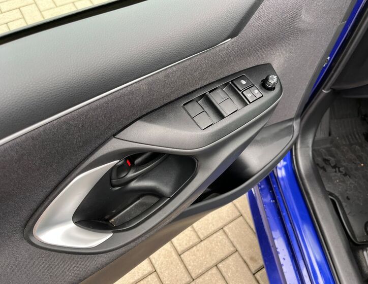 Toyota Yaris 12