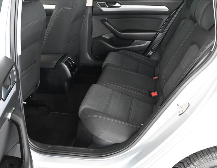 Volkswagen Passat 10