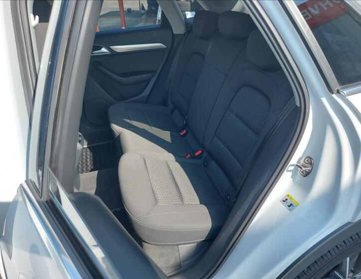 Audi Q3 11