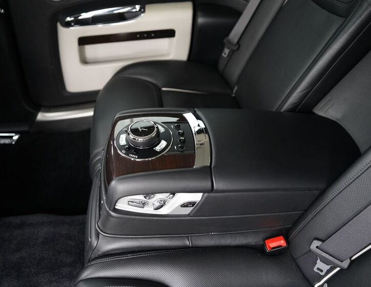 Rolls-Royce Ghost 37
