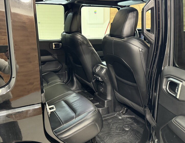 Jeep Wrangler 6