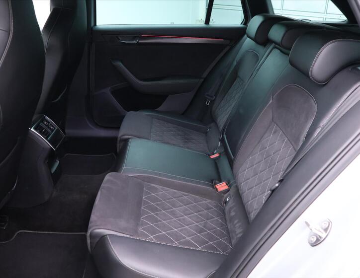 Škoda Superb 14
