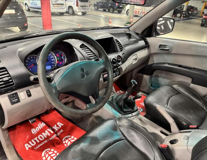 Mitsubishi L200 15