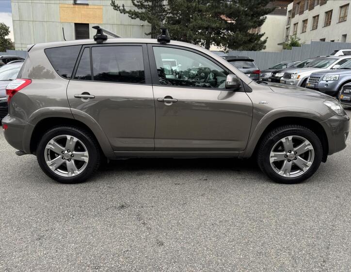 Toyota RAV4 13