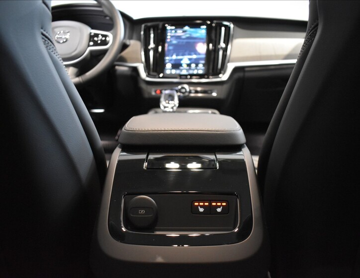 Volvo V90 49
