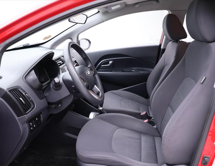 KIA Rio 10