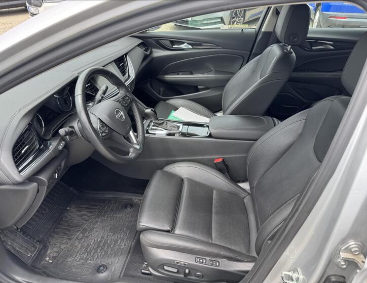 Opel Insignia 9