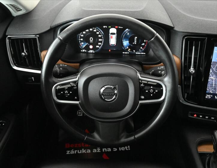 Volvo V90 16
