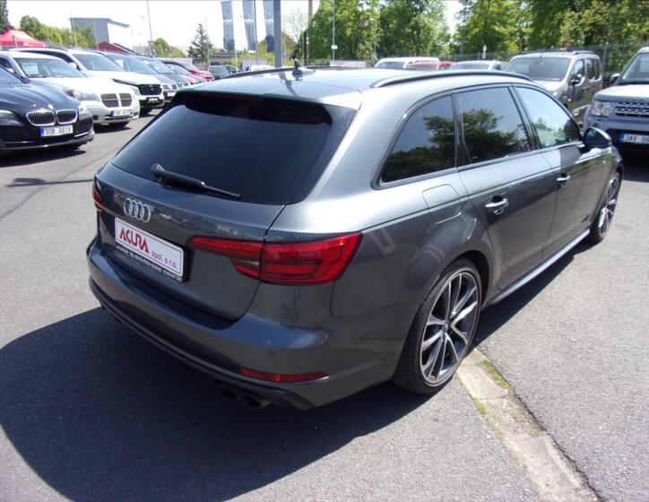 Audi S4 3