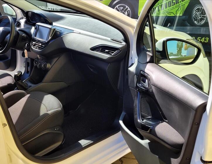 Peugeot 208 21