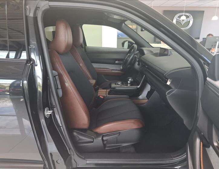 Mazda MX-30 4